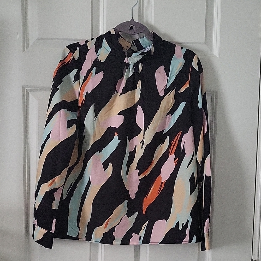 Lot of 5 Women’s Blouses Size Medium | Bold Prints | Lightweight - Picture 2 of 16
